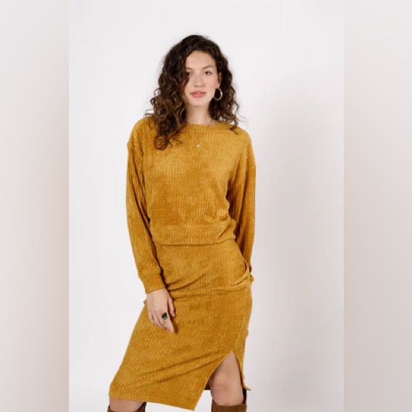 NWT Band Of The Free RUSSEL GOLD RIBBED VELVET PULLOVER Bohemian Style Blouse - Picture 2 of 5